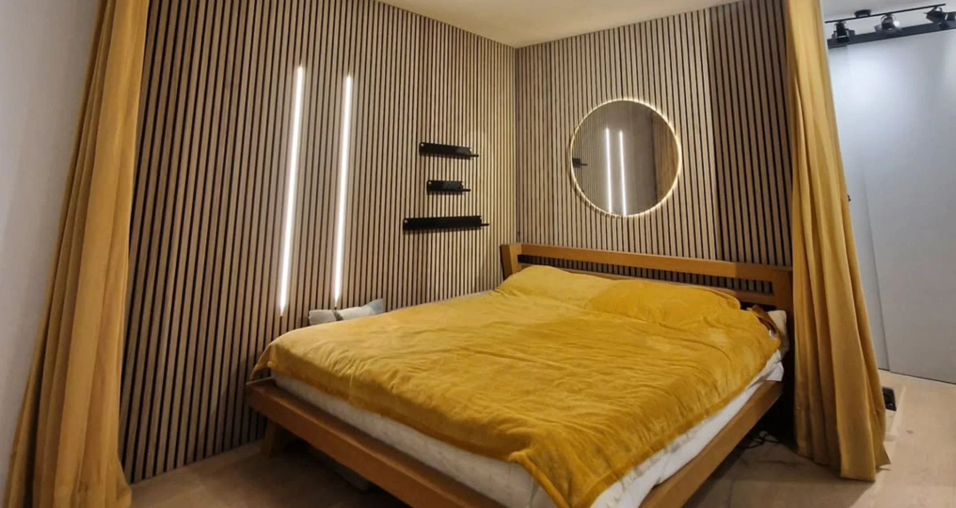 Deckenbündige Vorhangschiene Akustipaneele mit LED