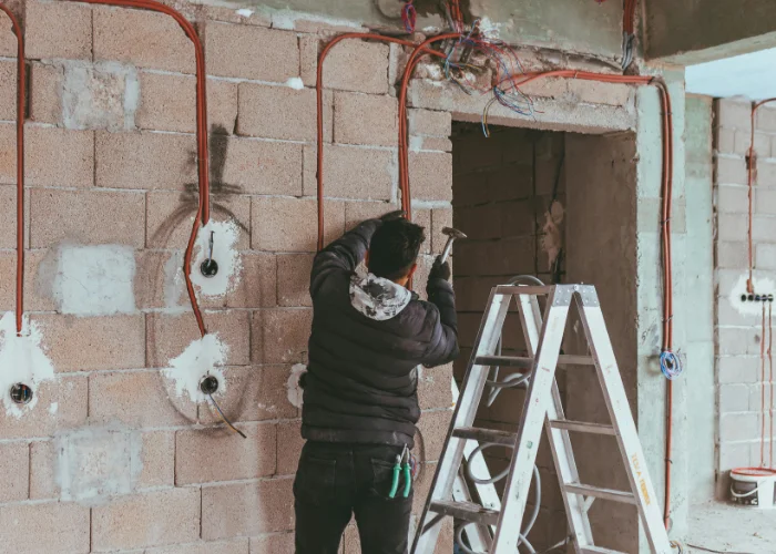 Erneuerung alter Decken & Wandverkleidungen