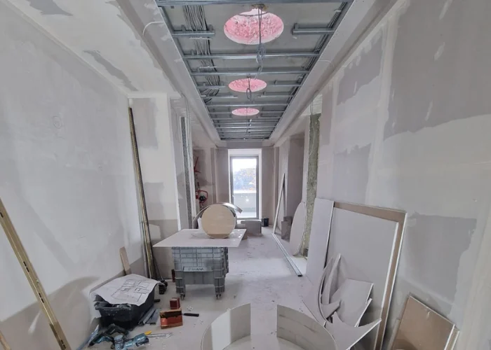 Individuelle Gestaltung von Oberflächen, Deckenformen und Bodenaufbauten